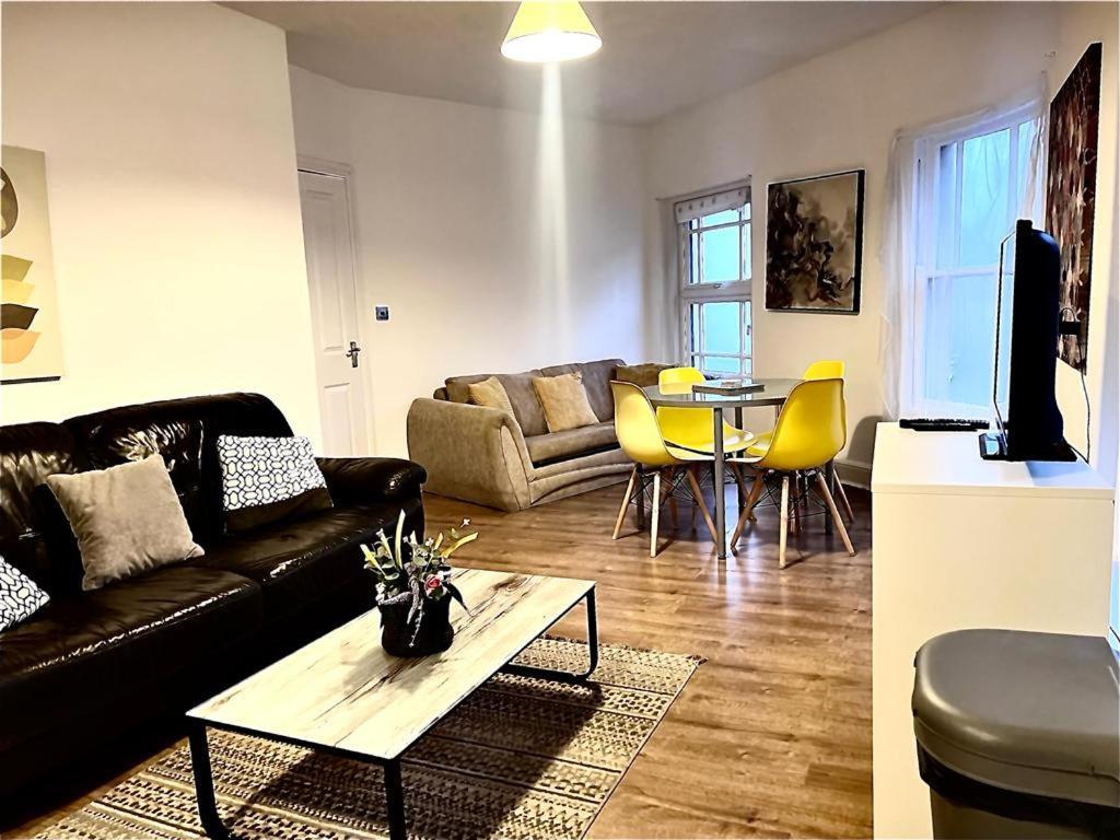 Yeovil Apartments Екстер'єр фото