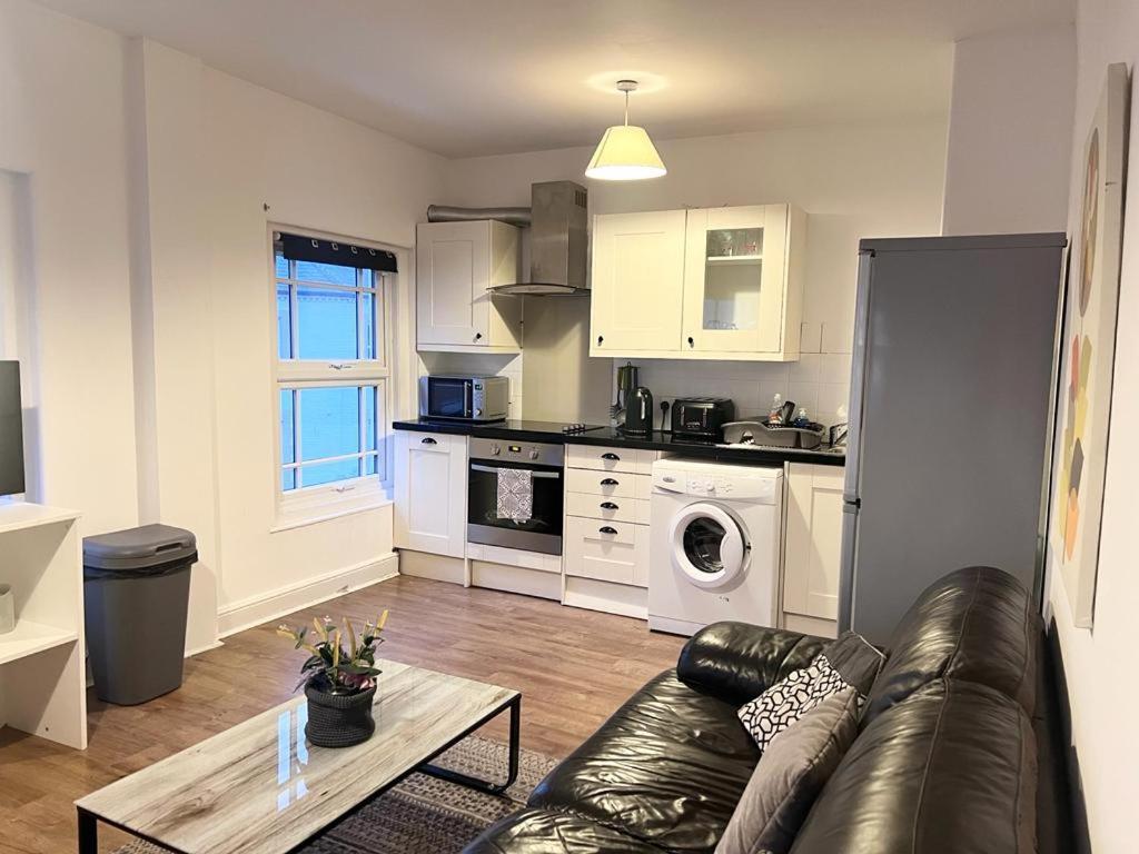Yeovil Apartments Екстер'єр фото
