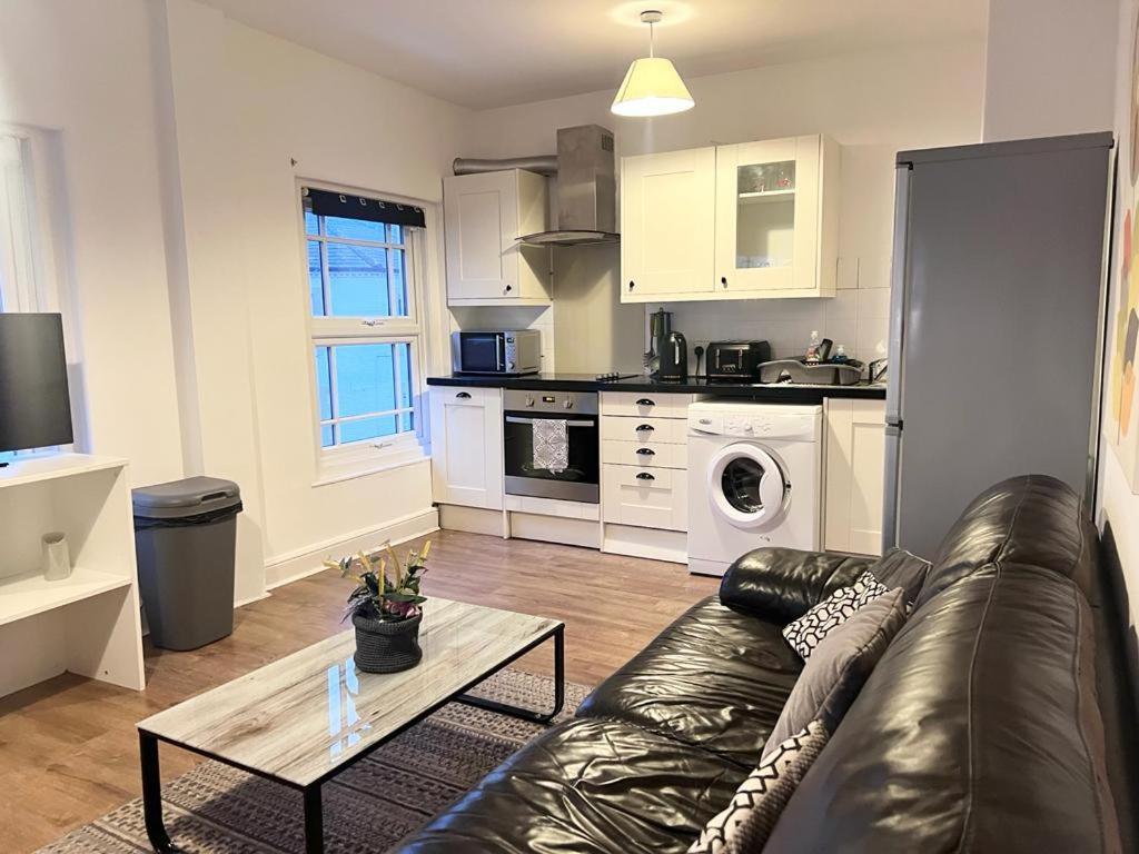 Yeovil Apartments Екстер'єр фото